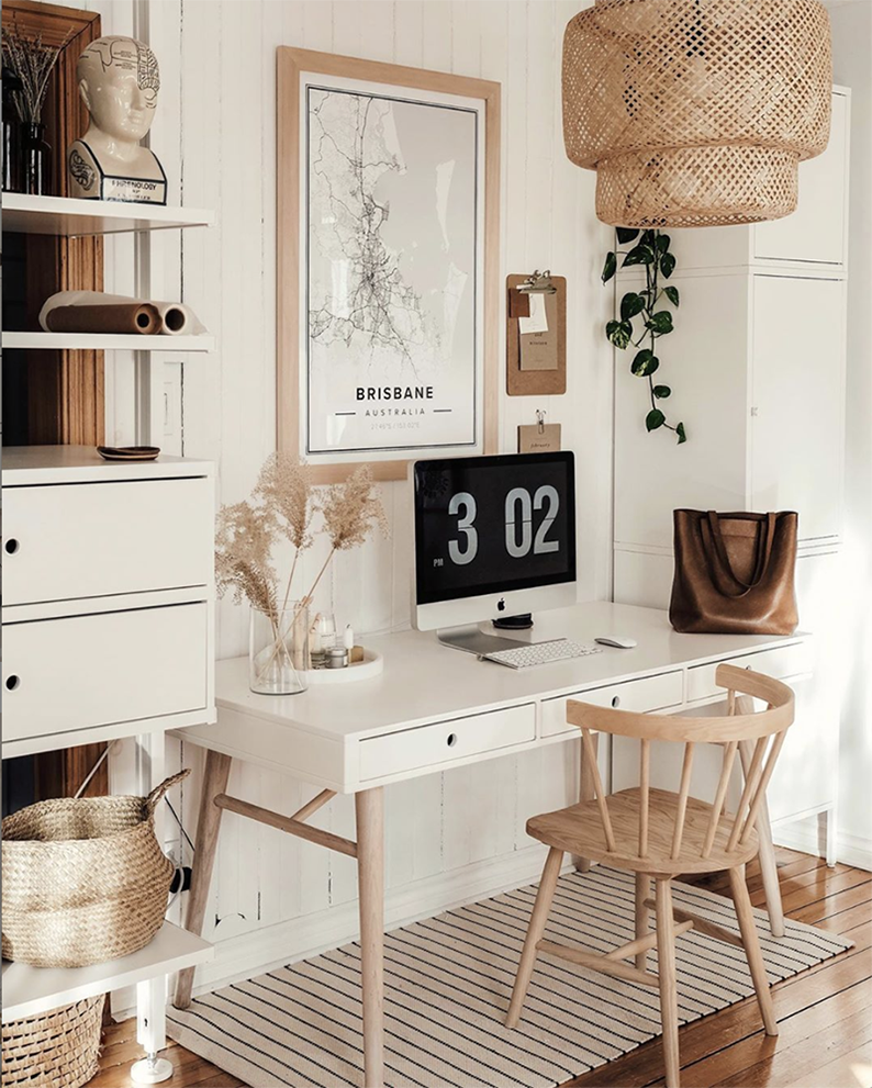 Want to create a minimalist home office like this one by @brookandpeony? Check out this shopping guide on Of Houses and Trees - featuring eco-conscious home office decor items from Etsy.