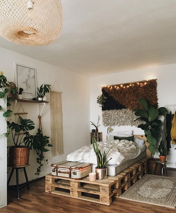 If you love the look of a boho bedroom like this one by @friederikchen, check out a bohemian bedroom decor shopping guide on Of Houses and Trees - featuring eco-conscious items from Made Trade.
