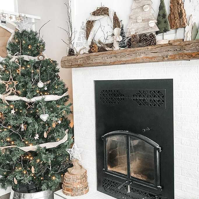 How to Decorate a Small Living Room for Christmas: 5 Simple + ...