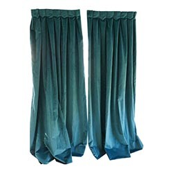 Think eco-friendly decor only works in bohemian or rustic-styled rooms? Think again! These vintage curtains from Chairish are perfect for an eco-maximalist living space. Think eco-friendly decor only works in bohemian or rustic-styled rooms? Think again! These vintage curtains from Chairish are perfect for an eco-maximalist living space.